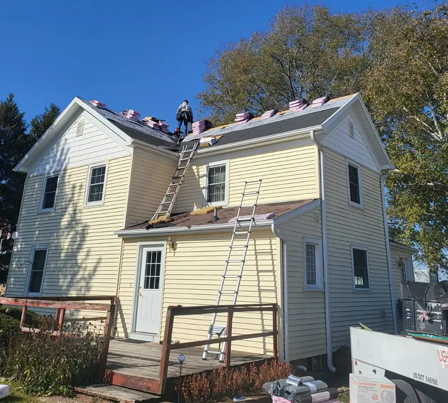 roof replacement service contractor bettendorf ia