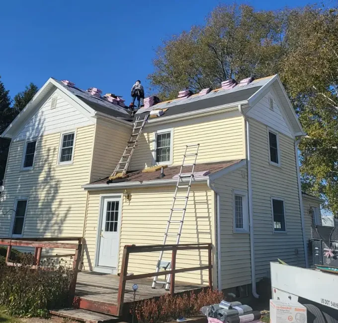 roof replacement service contractor