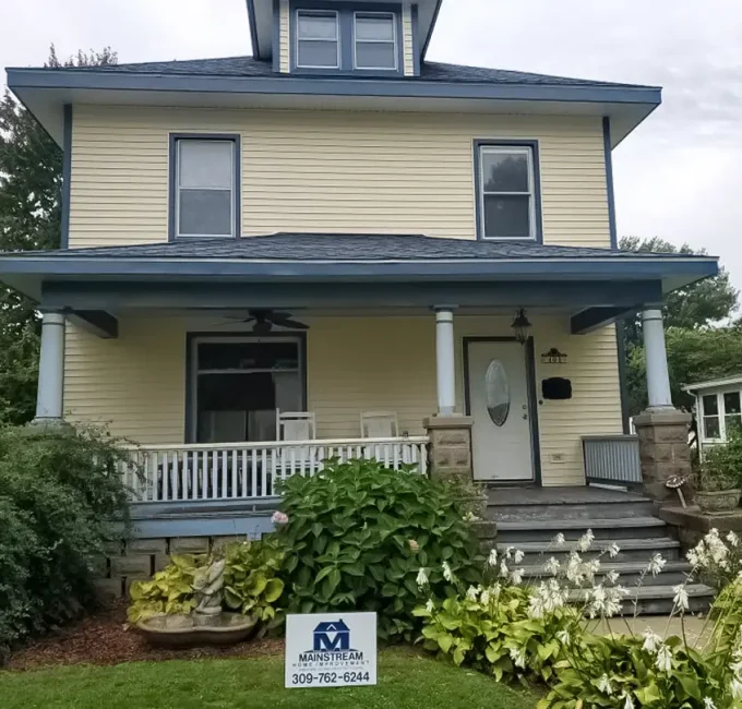 vinyl siding replacement and installation services on homes