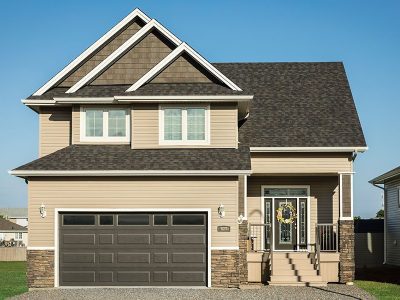 The front of a beautiful house with new siding and house wrap in Bettendorf, IA.