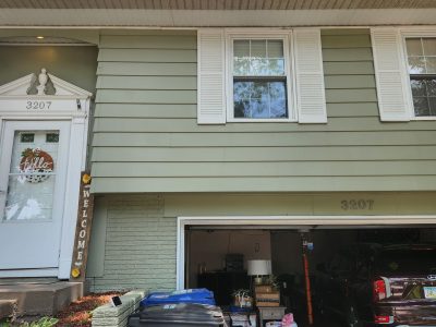 bettendorf siding replacement - front of house with garage, before