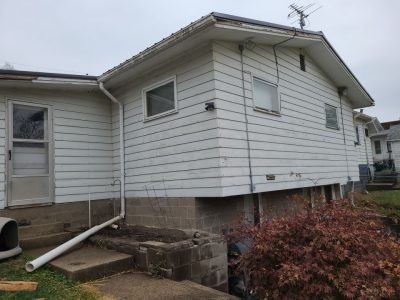 muscatine siding replacement - outside view of side of house, before