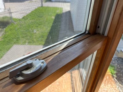 moline window installation - right broken corner of bay window, before